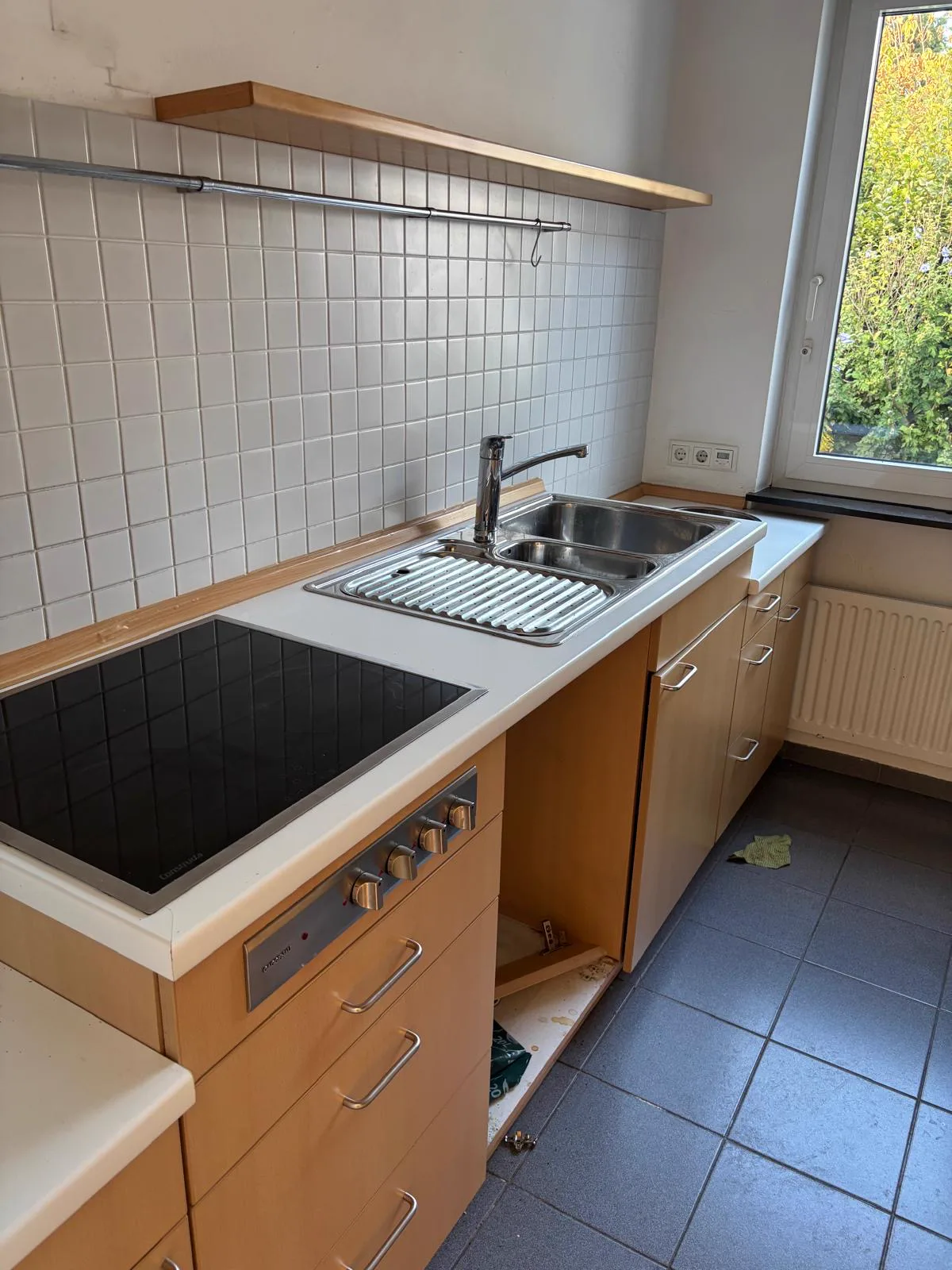 Küchenzeile vor der fachgerechten Räumung